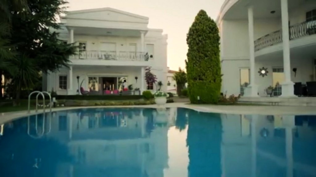Medcezir Dizisi, Havuz, peyzaj